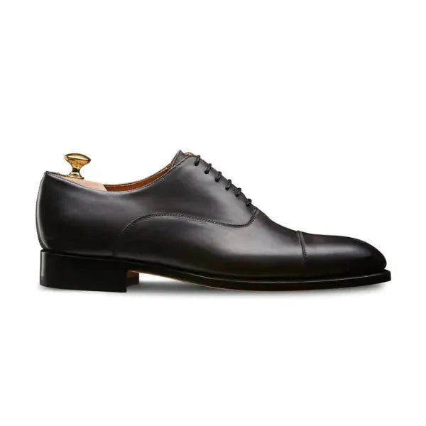 Comfortable men's black leather office shoes
